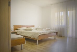 Iron/ironing board, free WiFi, bed sheets - Apartments Nicole (Pula)