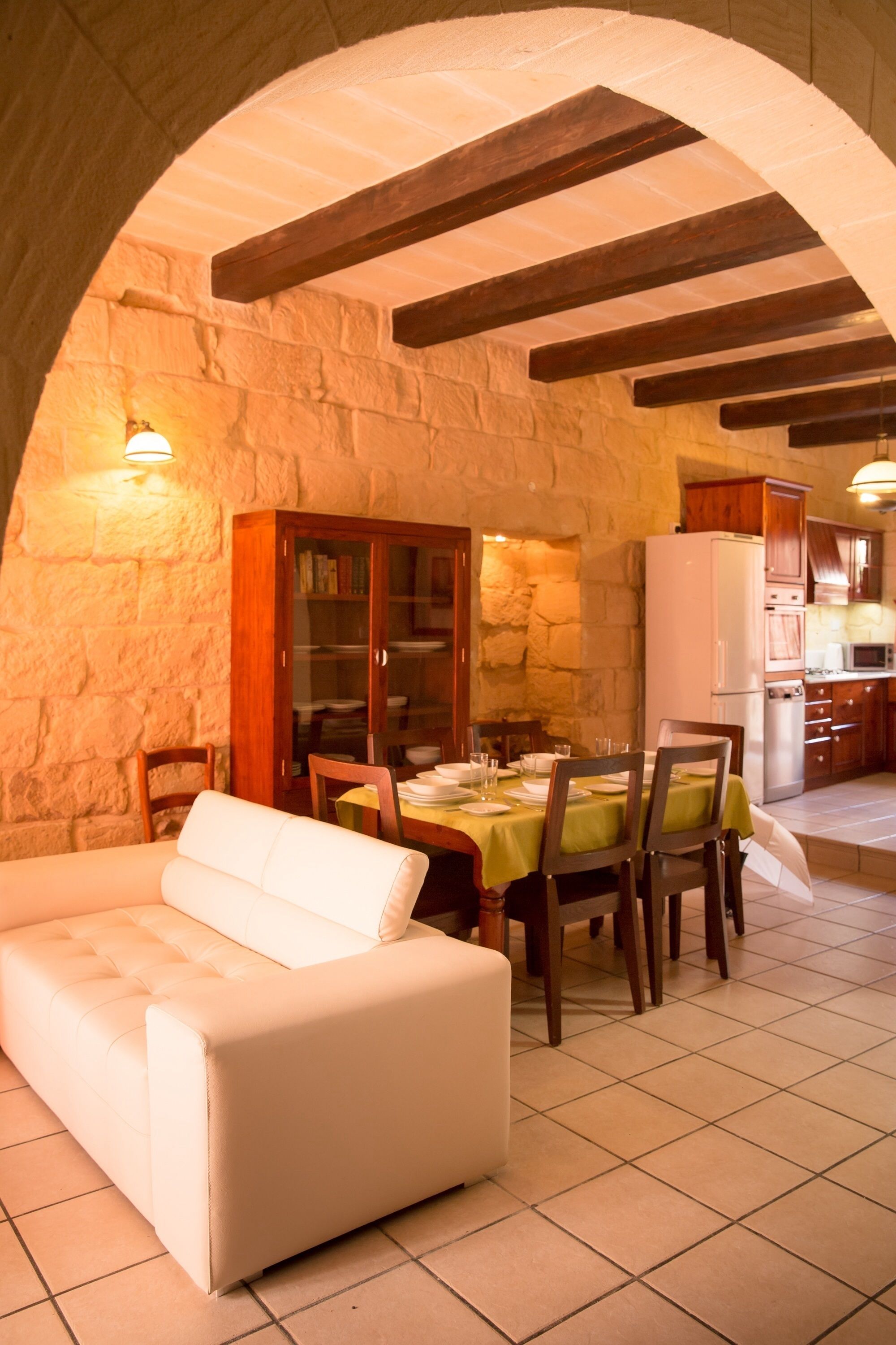 Traditional-Haus, 3 Schlafzimmer, Poolblick | Wohnbereich | 32-Zoll-Flachbildfernseher mit Kabelempfang, Fernseher, DVD-Player