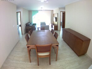 Family dining - Sea of Tranquility (Ilhéus)