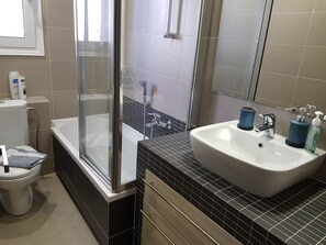 Apartment, 2 Bedrooms | Bathroom