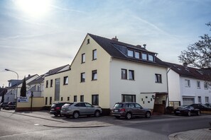 Façana frontal de l'allotjament