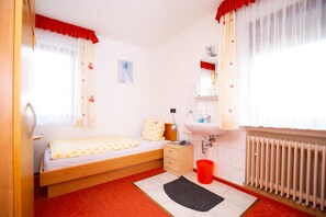 Free toiletries, hair dryer, towels - Elim Hotel (Hochheim am Main)
