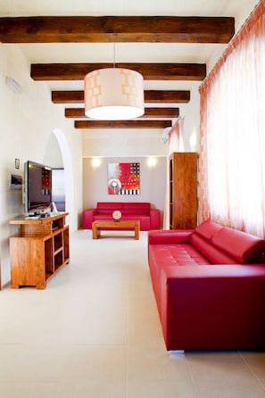 Family House, 4 Bedrooms, Private Pool | Living area | Flat-screen TV, DVD player - Inzolia (Xaghra)