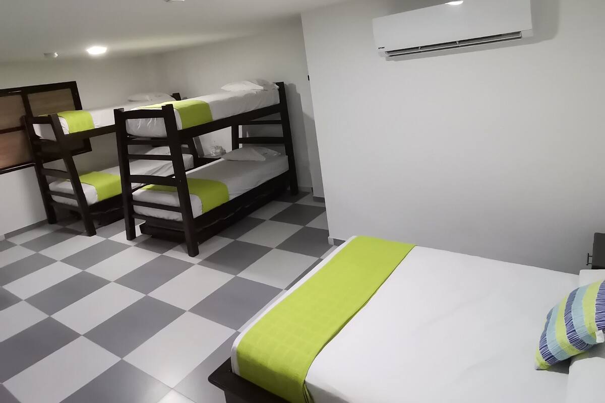Quadrupla Standard | 1 camera, biancheria da letto di alta qualità, insonorizzazione