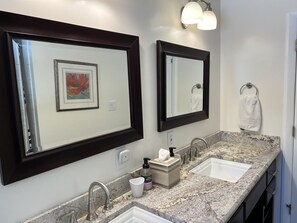 Combined shower/tub, hair dryer, towels, shampoo - Sawyer Home close to the Warren Dunes with a screened in porch, and heated pool! (Sawyer)