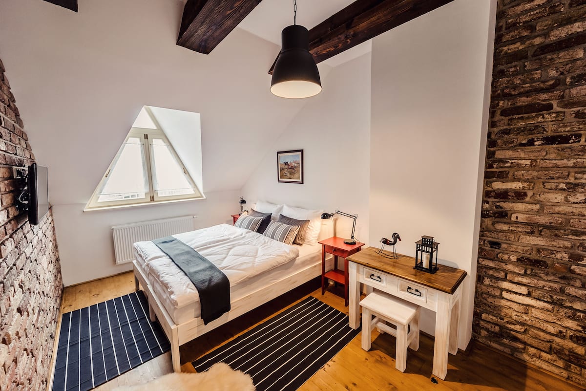 Deluxe Twin Room (2)