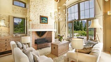 Villa, 4 Bedrooms | Living room | Flat-screen TV