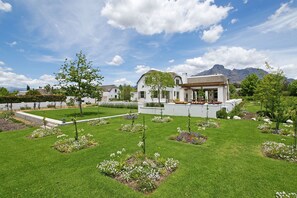 Property grounds - Villa Simondium (Franschhoek)