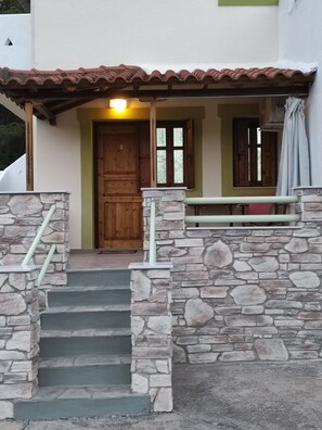 Habitación básica con 2 camas individuales, vistas a la montaña (A 6) | Cunas o camas infantiles gratuitas, camas supletorias, wifi gratis