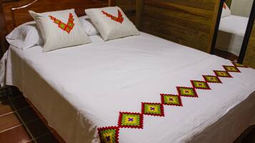 ファミリー ハウス 3 ベッドルーム 喫煙可 | 3 室のベッドルーム、遮光カーテン、アイロン / アイロン台、WiFi (無料)