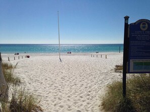 In Strandnähe, Liegestühle