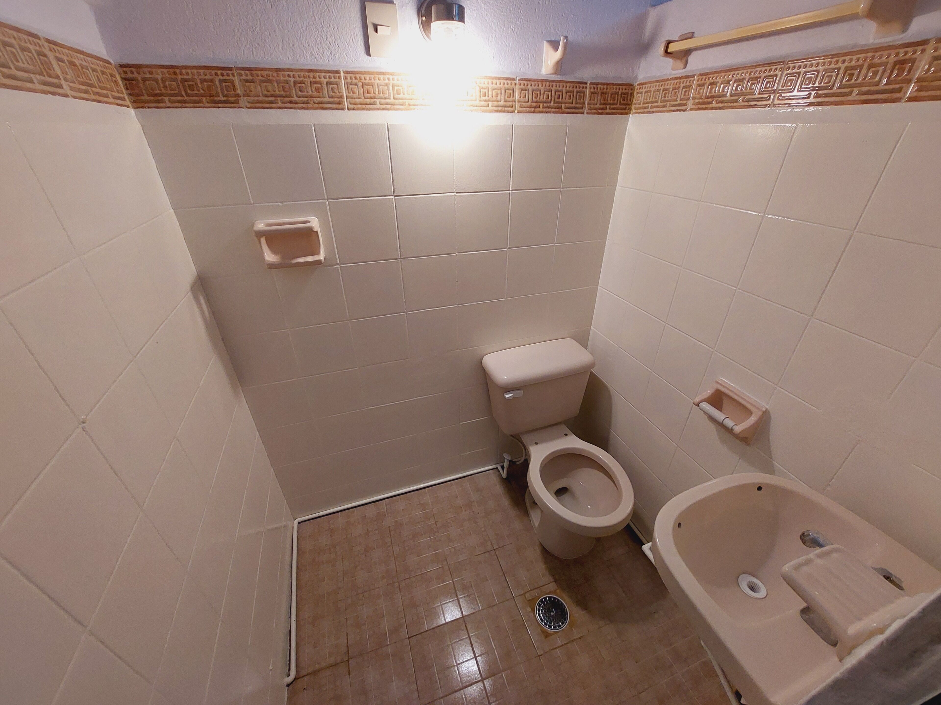 Comfort Double Room, 1 Double Bed, Non Smoking | Bathroom | Shower, rainfall showerhead, free toiletries, towels