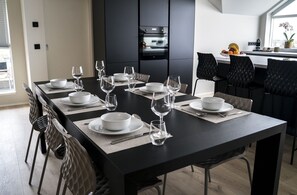 Panoramic Apartment, 2 Bedrooms, Mountain View (301) | Private kitchen | Full-sized fridge, microwave, oven, stovetop - Óm Apartments (Reykjavik)
