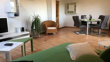 Fernseher, DVD-Player, Stereoanlage