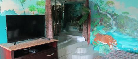 Premium Room, 1 King Bed, Smoking | Room amenity