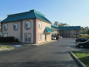 Front of property - Delux Inn & Suites (Absecon)