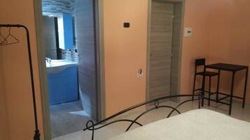 Camera Deluxe | Tende oscuranti, Wi-Fi gratuito, lenzuola