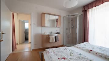 1 Schlafzimmer, Zimmersafe, kostenloses WLAN, Bettwäsche