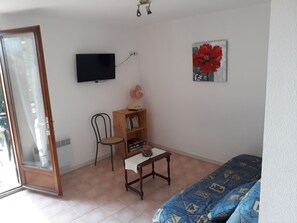2 chambres, fer et planche à repasser
