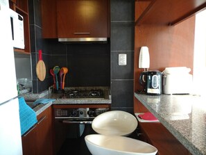 Apartment, 2 Bedrooms | Private kitchen