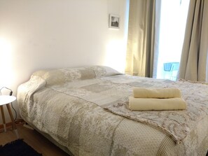 Appartamento, 2 camere da letto | 2 camere, una cassaforte in camera, ferro/asse da stiro, Wi-Fi gratuito
