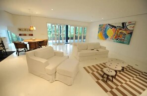House, Multiple Beds, Non Smoking | Living room