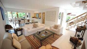 House, Multiple Beds, Non Smoking | Living room | TV, fireplace