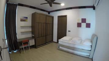 2 bedrooms, desk, iron/ironing board, WiFi