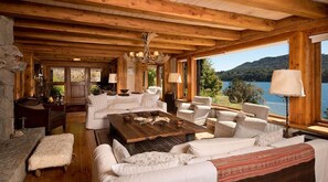 Maison Majestueuse, 4 chambres, vue lac | Salle de séjour