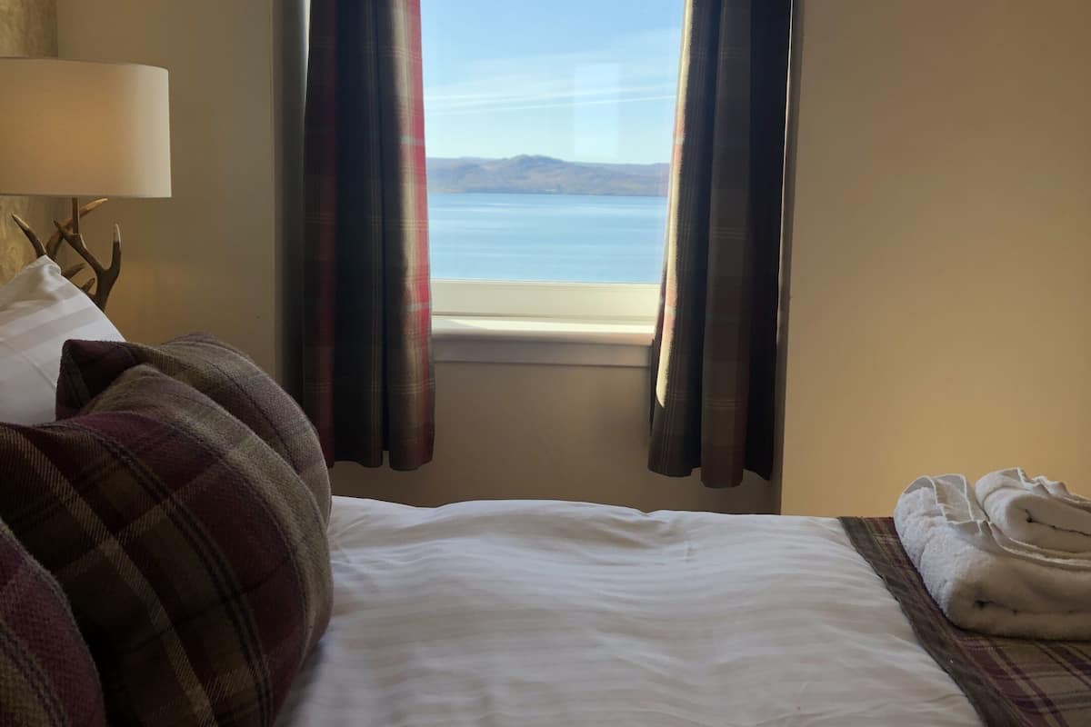 double room, ensuite, sea view (small double)