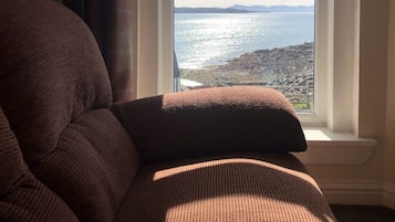 Suite Familiale, salle de bains privée, vue partielle sur la mer (double bedroom) | Bar lounge