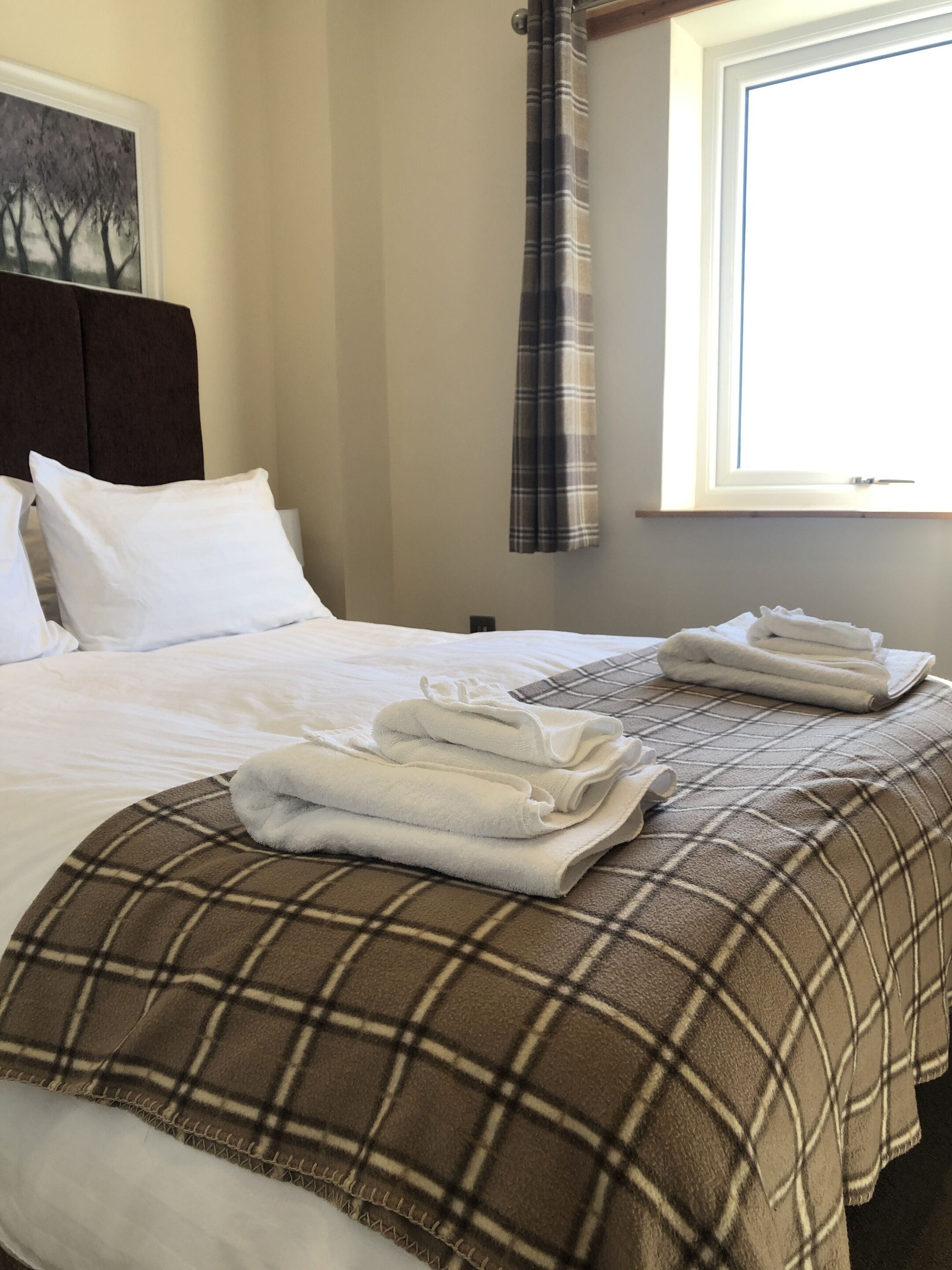 family suite, private bathroom, partial sea view (double bedroom)