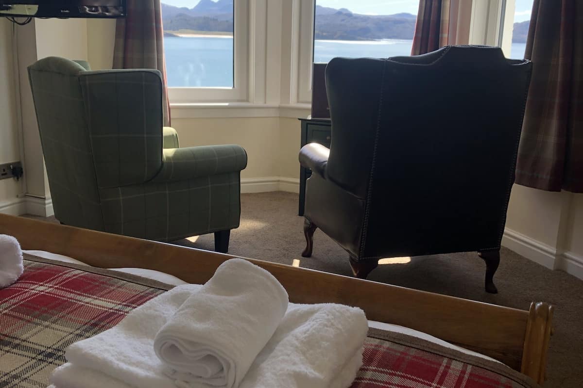 deluxe double room, ensuite, sea view
