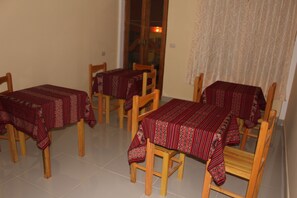 Free daily English breakfast