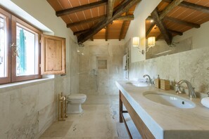 Combined shower/bathtub, hair dryer, towels, soap