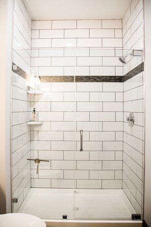Signature Studio Suite, 1 King Bed, Non Smoking, City View | Bathroom shower - Gibson's Warehouse (Staunton)