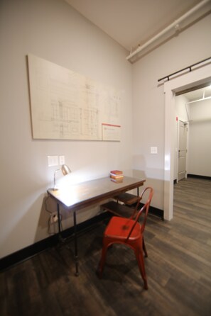 Signature Studio Suite, 1 King Bed, Non Smoking, City View | In-room business center