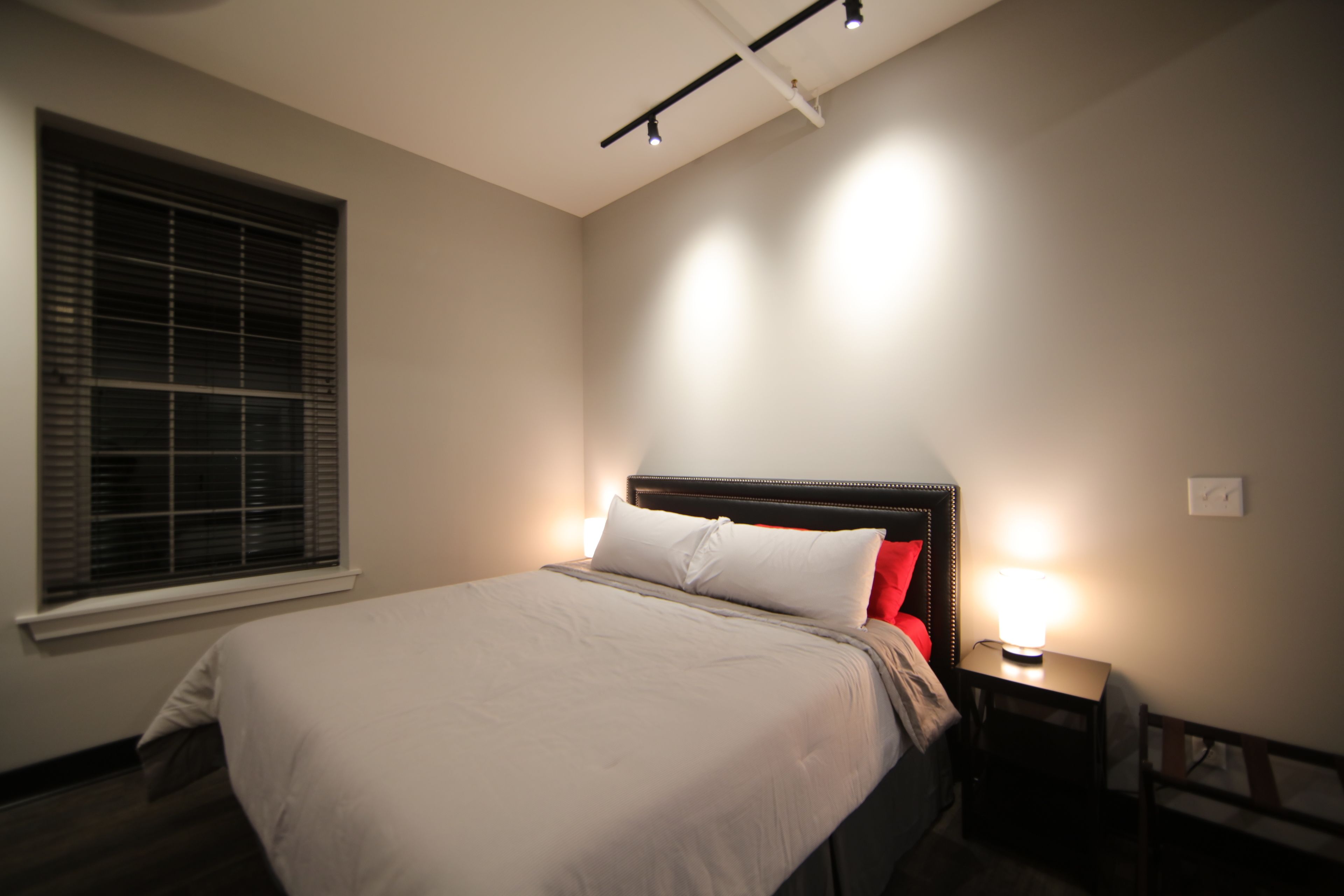 signature studio suite, 1 king bed, non smoking, city view | 1 bedroom, premium bedding, individually decorated