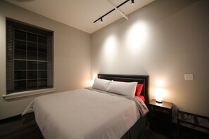 Signature studio suite, 1 kingsize bed, niet-roken, uitzicht op stad | 1 slaapkamer, luxe beddengoed, individueel gedecoreerd
