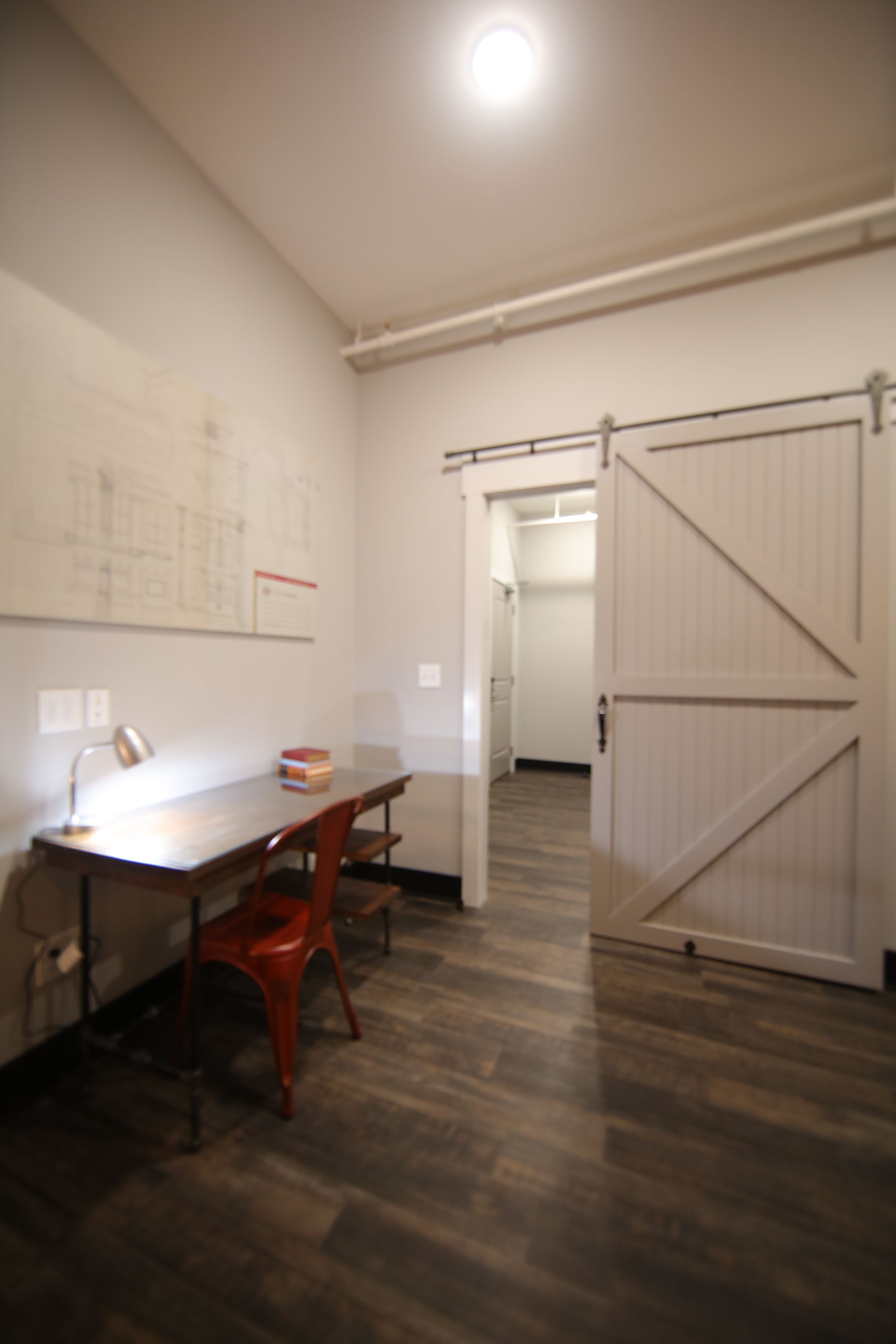 signature studio suite, 1 king bed, non smoking, city view | in-room business centre