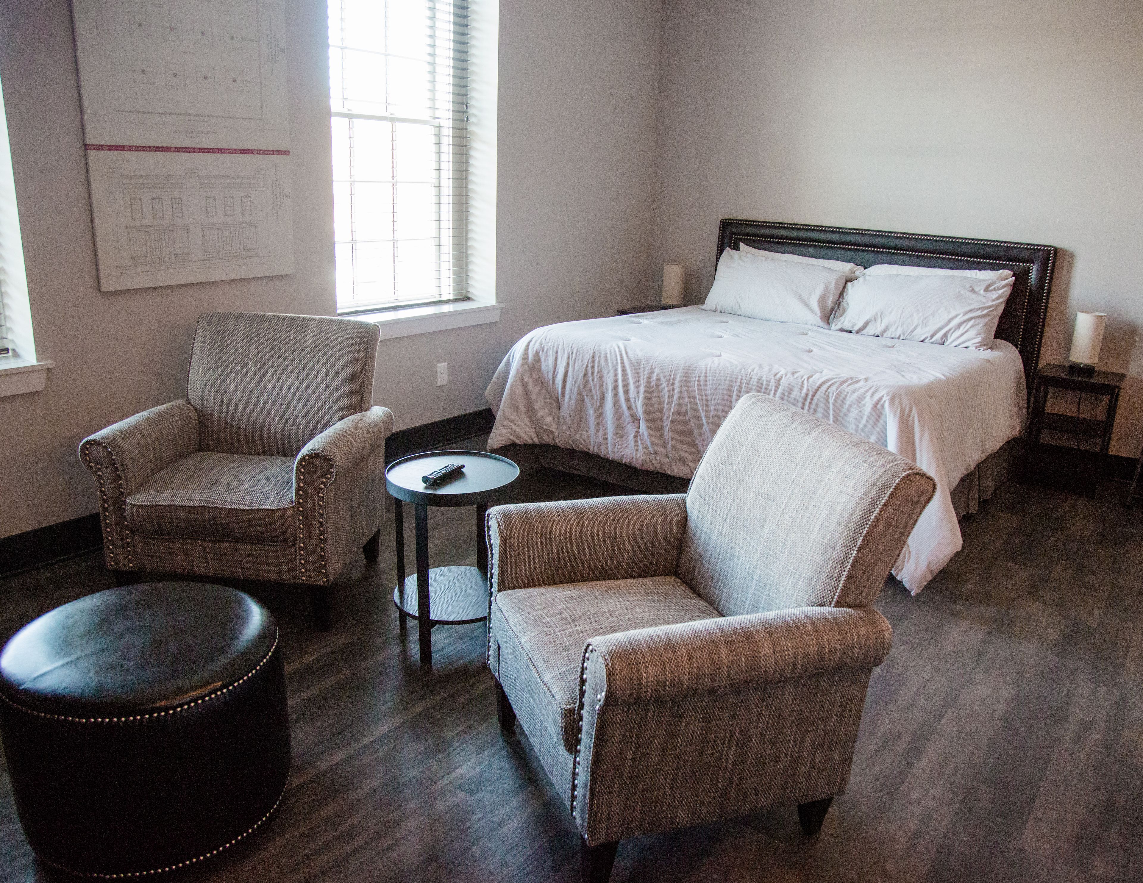 signature studio suite, 1 king bed, non smoking, city view | 1 bedroom, premium bedding, individually decorated