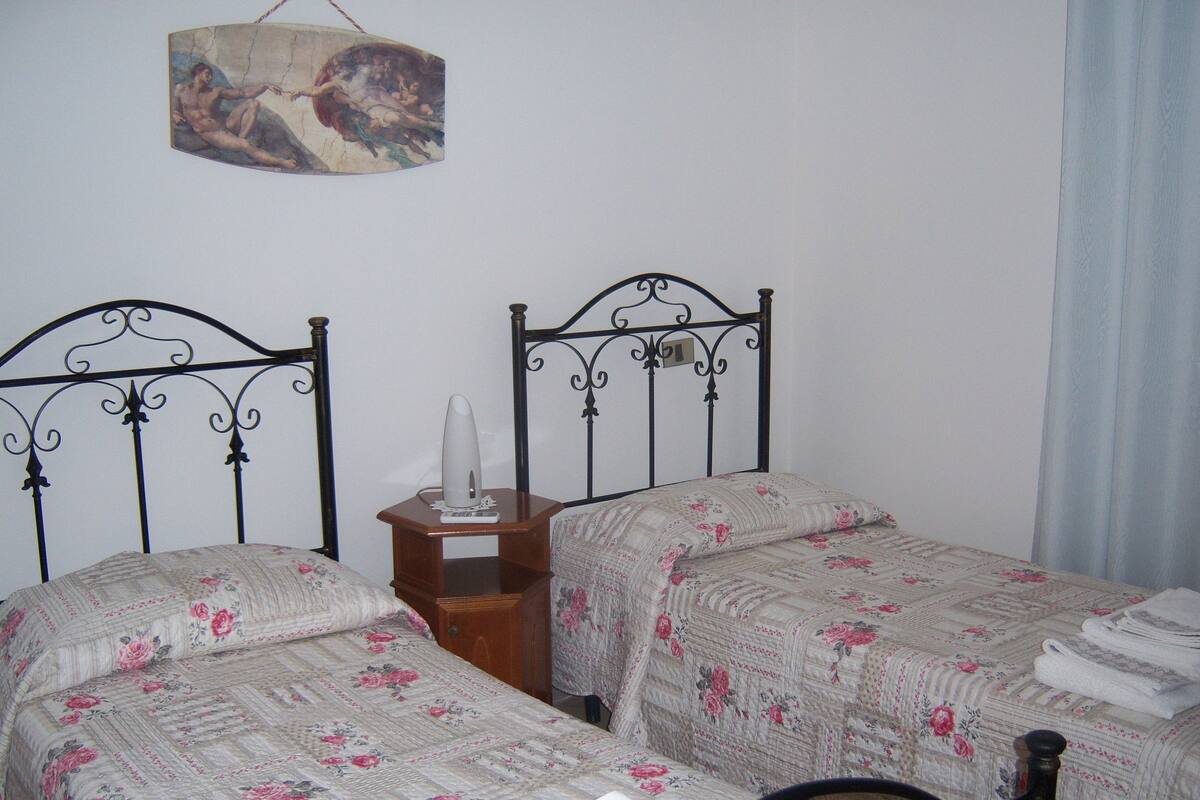 Suite Tradizionale, letti multipli, non fumatori, vista mare parziale | 1 camera, Wi-Fi gratuito