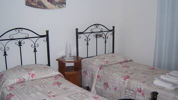 Traditional-Suite, Mehrere Betten, Nichtraucher, eingeschränkter Meerblick | 1 Schlafzimmer, kostenloses WLAN