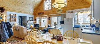 Cozy Cabin on 10 Acres, Walk to Chippewa River!