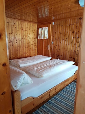 2 slaapkamers, reisbedje, wifi, beddengoed
