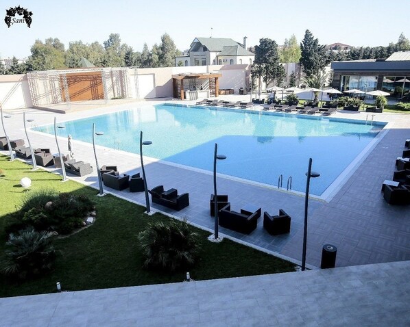 Seasonal outdoor pool
