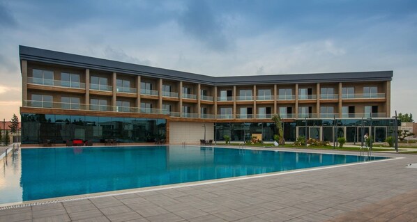 Seasonal outdoor pool