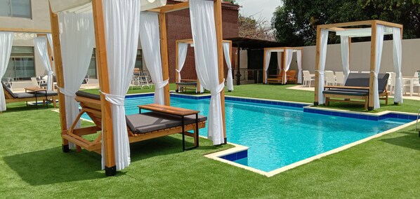 Piscine extérieure (ouverte en saison)