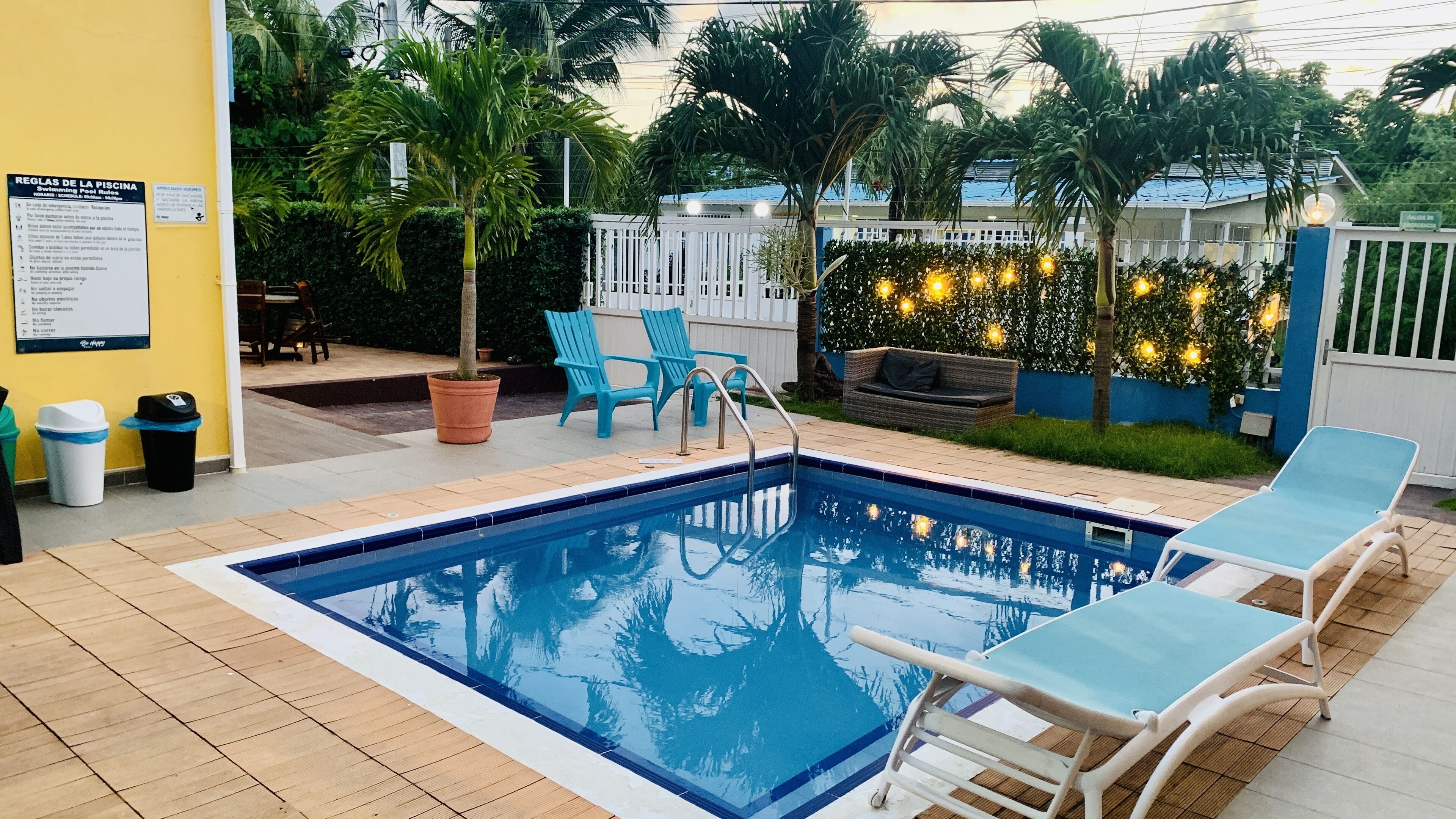 outdoor pool, open 9:00 am to 9:00 pm, pool loungers