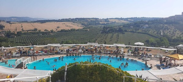 Seasonal outdoor pool, open 8:00 AM to 7:00 PM, pool loungers